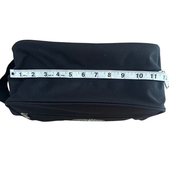 Travel Gear black large Toiletry bag simple zipper on one side and top - Picture 6 of 6